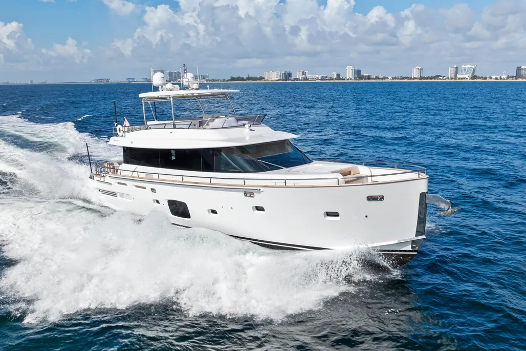 Yacht Photo 15